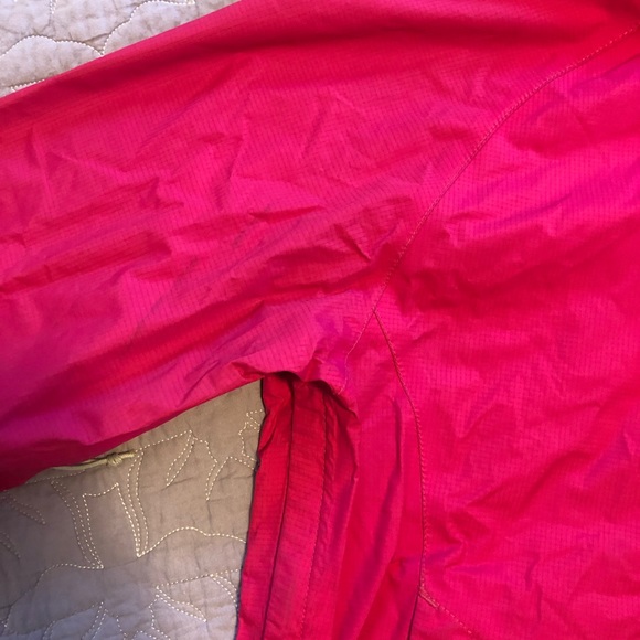 NorthFace Women’s Rain Jacket - Picture 5 of 6